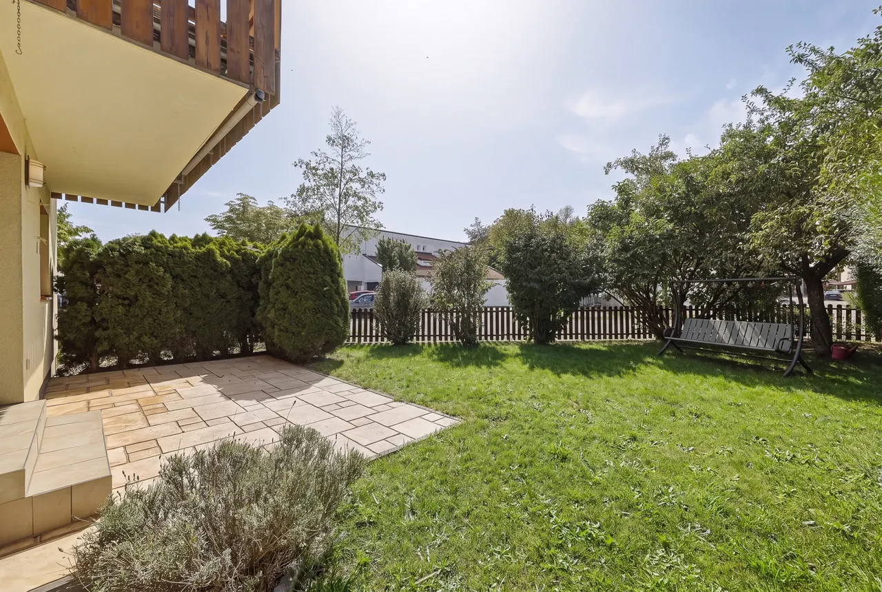 Terrasse mit Garten