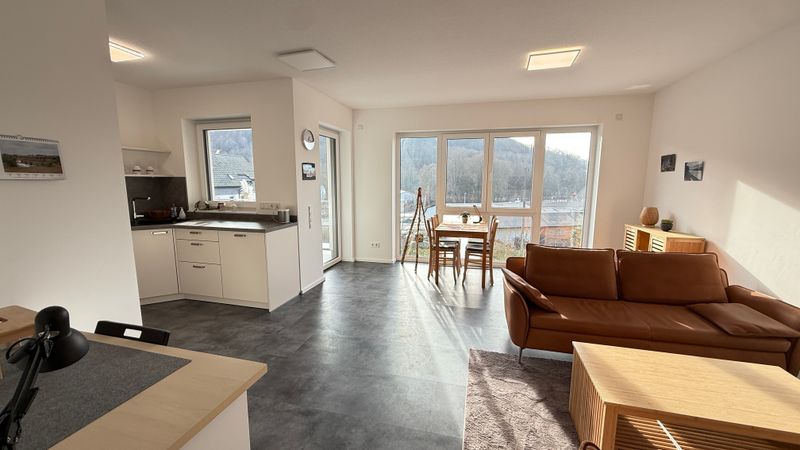 Erstbezug, barrierefreies und m&ouml;bliertes Apartment im Zentrum von Morsbach !