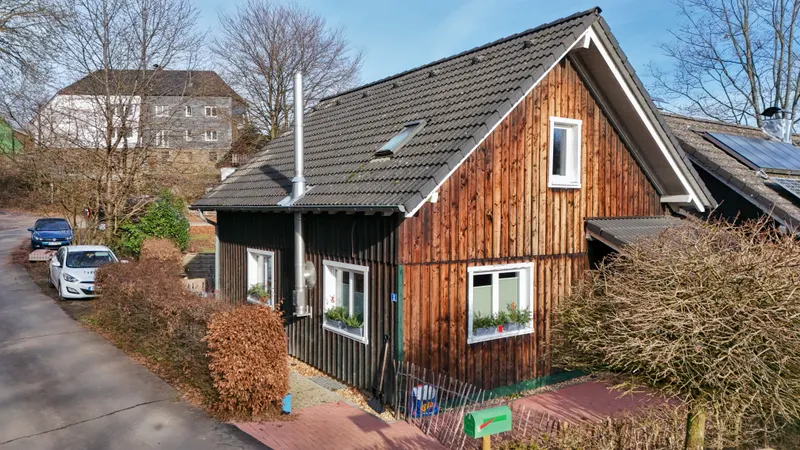 Mit Hund & Katze ins Homeoffice: Charmantes Haus aus 1998!