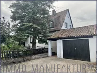 177-191070240_Ansicht mit Garage