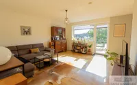 Wohnzimmer und Balkon