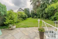 Garten mit Kellerabgang