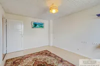 Schlafzimmer mit Waschgelegenheit OG