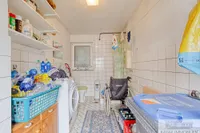 Waschküche mit Dusche