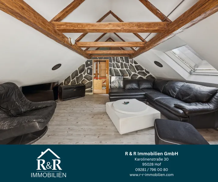 Charmantes Einfamilienhaus mit individuellem Charakter, Garagen & Grundst&uuml;ck