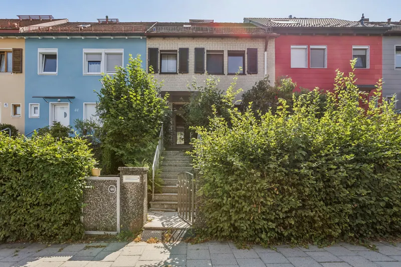 Reihenmittelhaus mit Garten und Terrasse in bevorzugter Lage von Hof