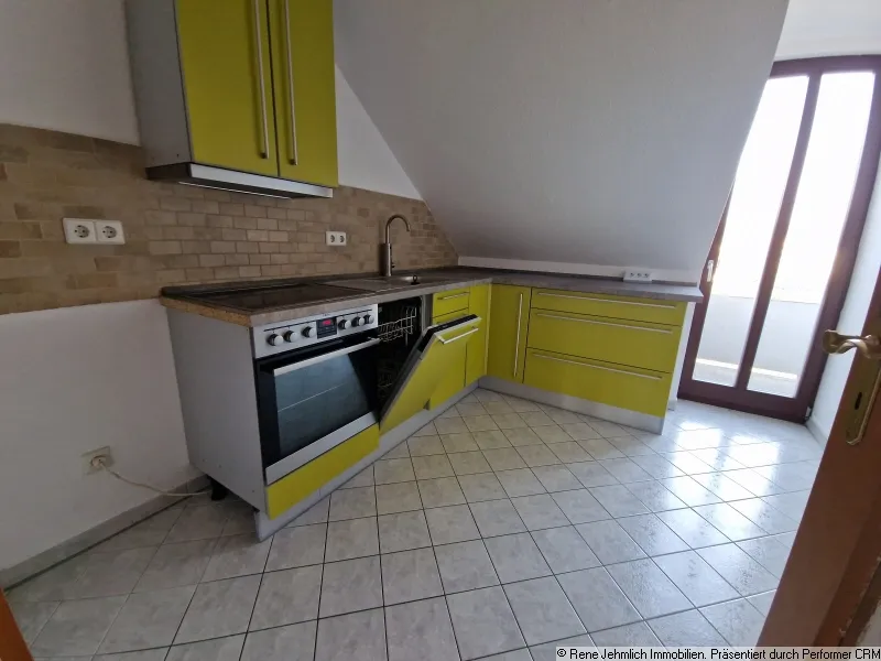 Mit Einbauküche, Balkon, eigenen Boden und Stellplatz