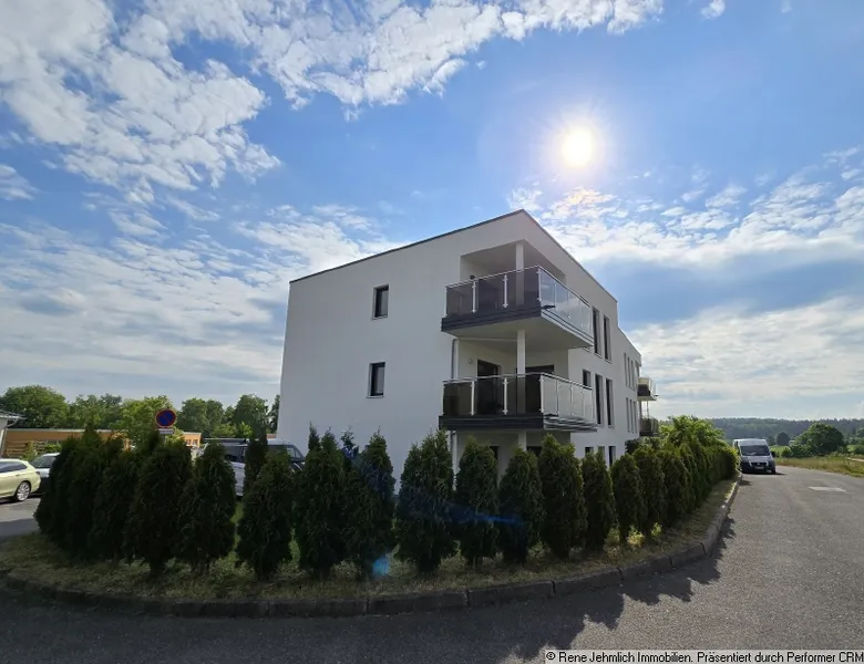 Exklusive 3 Raum Wohnung in Adelsberg + Stellpatz + Barrierefrei + Keller