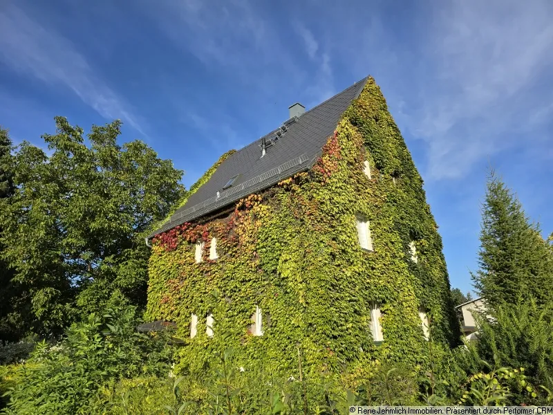 Einfamilienhaus in Limbach-Oberfrohna mit 138 qm, PV-Anlage, großem Garten, Keller & Garage