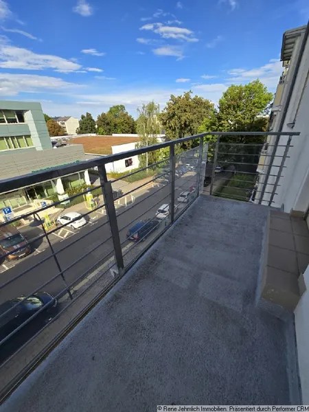 Tolle 3 Raum Wohnung mit 2 Balkonen und Stellplatz