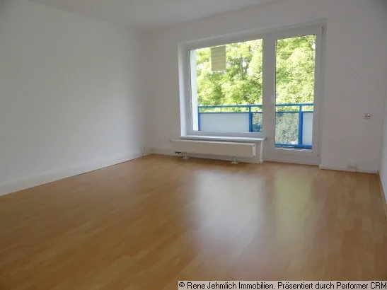 Schöne 2 Raum Wohnung im Erdgeschoß mit Balkon nach Westen