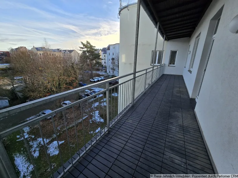 Großzügige 4-Raum-Wohnung mit XXL-Balkon, Riesenbad und großer Wohnküche in Toplage