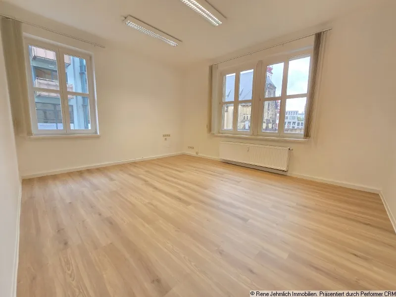 Schönes Büro mit 4 Räumen im Zentrum