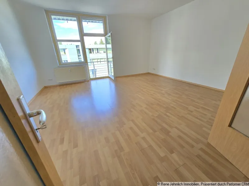 Tolle 3 Raum Wohnung mit 2 Balkonen und Stellplatz