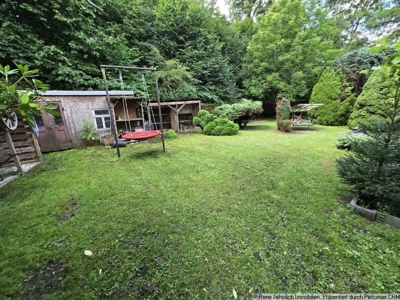 Gro&szlig;es Grundst&uuml;ck mit Altbestand &ndash; Neubauchance f&uuml;r Eigennutzer in Chemnitz-Reichenbrand jetzt!