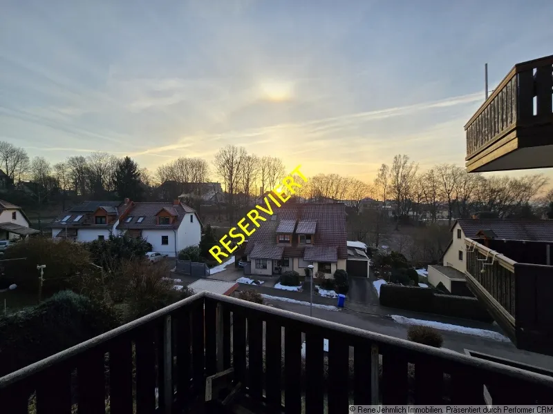 Gem&uuml;tliche 2-Raum-Wohnung mit Balkon, Einbauk&uuml;che und Blick ins Gr&uuml;ne
