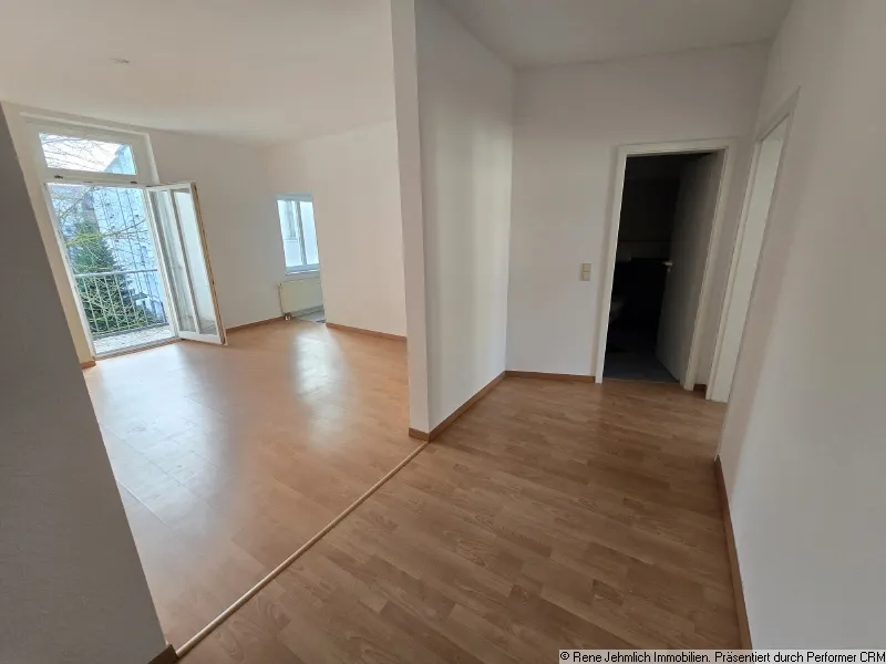Gem&uuml;tliche 2-Raum-Wohnung mit Balkon, offener K&uuml;che und Blick in den Innenhof