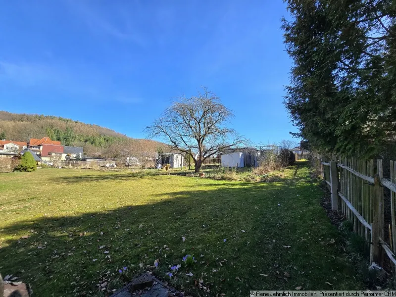 Gro&szlig;z&uuml;giges Grundst&uuml;ck mit Weitblick und Entwicklungspotenzial in Lichtenstein