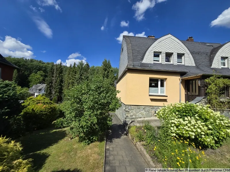 In 2021 modernisierte Doppelhaush&auml;lfte mit gro&szlig;em Garten, Kamin, Terrasse und Ausbaureserve