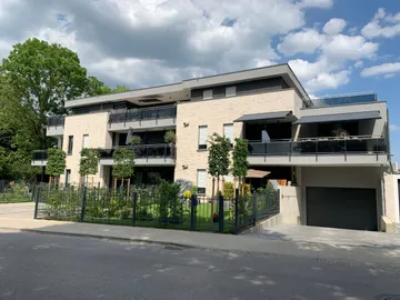 Außen mit Tiefgarage