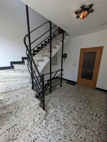 Treppenhaus mit Mosaikboden