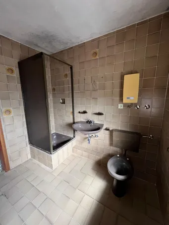 Badezimmer mit Dusche