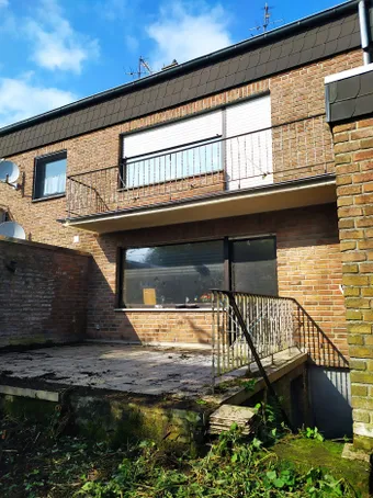 Rückansicht mit Terrasse