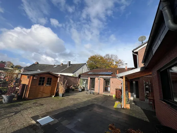 Innenhof mit Ziegelhäusern