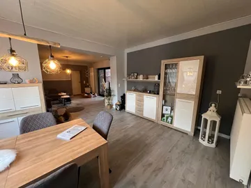 Wohnzimmer mit Essbereich