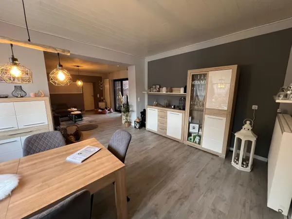 Wohnzimmer mit Essbereich