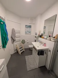 Modernes Badezimmer