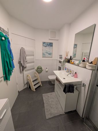 Modernes Badezimmer