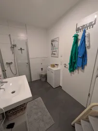 Modernes Badezimmer