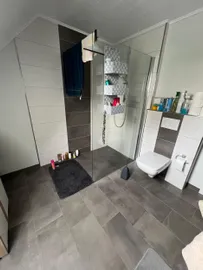 Modernes Badezimmer