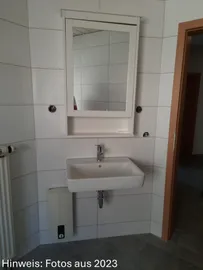 Badezimmer mit Spiegel