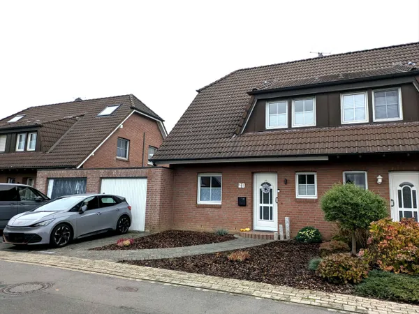 Backstein-Doppelhaushälfte