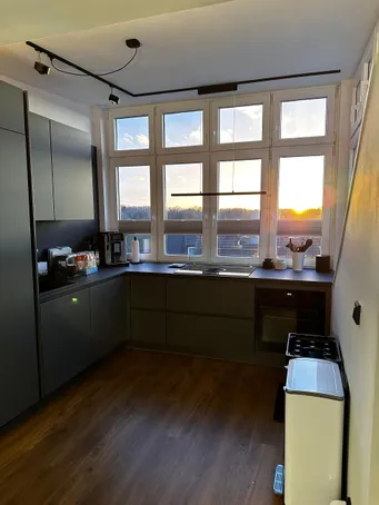 Moderne Küche mit Ausblick