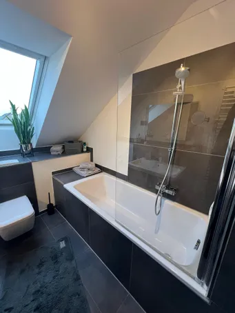 Modernes Badezimmer