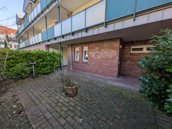 Terrasse und Wohnungseingang