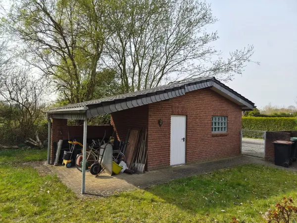 Garage mit Schleppdach