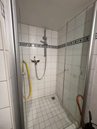 Dusche im Keller.JPG