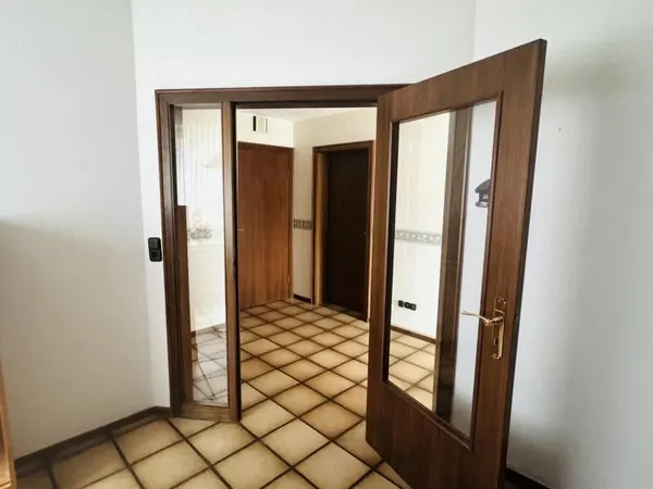 Küche Blick in Diele Erdgeschoss.JPG