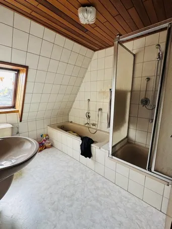 Bad Dachgeschoss.JPG