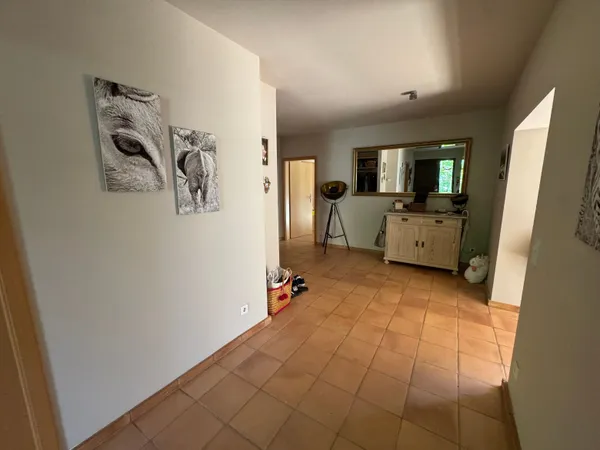 Flur EG, Ansicht 2.JPG