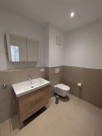 Badezimmer, Ansicht 2.jpg