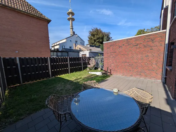Terrasse und Garten.jpg