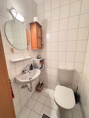 EG G-WC.JPG