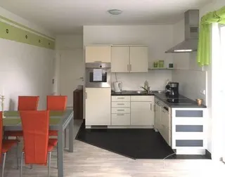Helle moderne Wohnung im EG eines großen Einfamilienhauses, sep.
