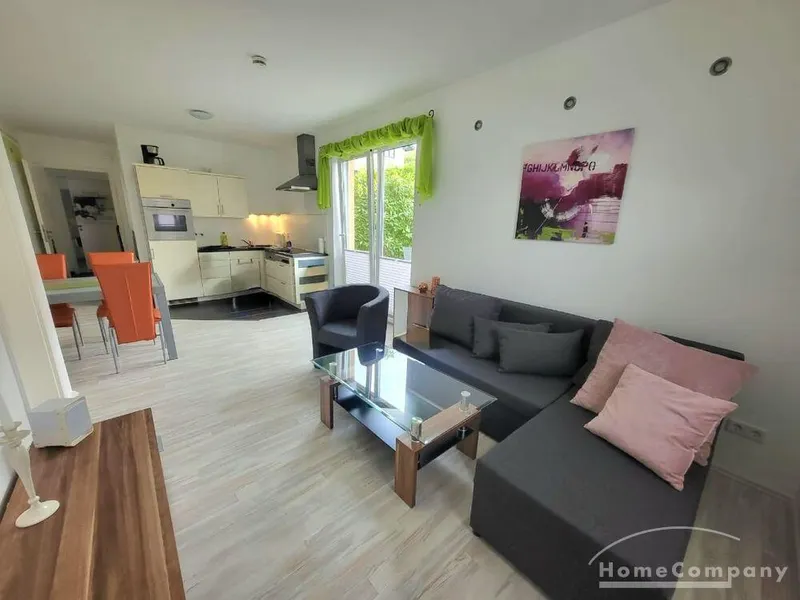 Helle moderne Wohnung im EG eines großen Einfamilienhauses, sep.