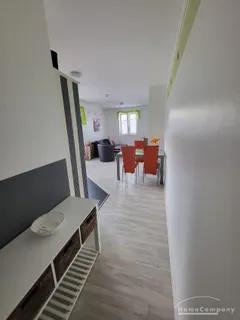 Helle moderne Wohnung im EG eines großen Einfamilienhauses, sep.